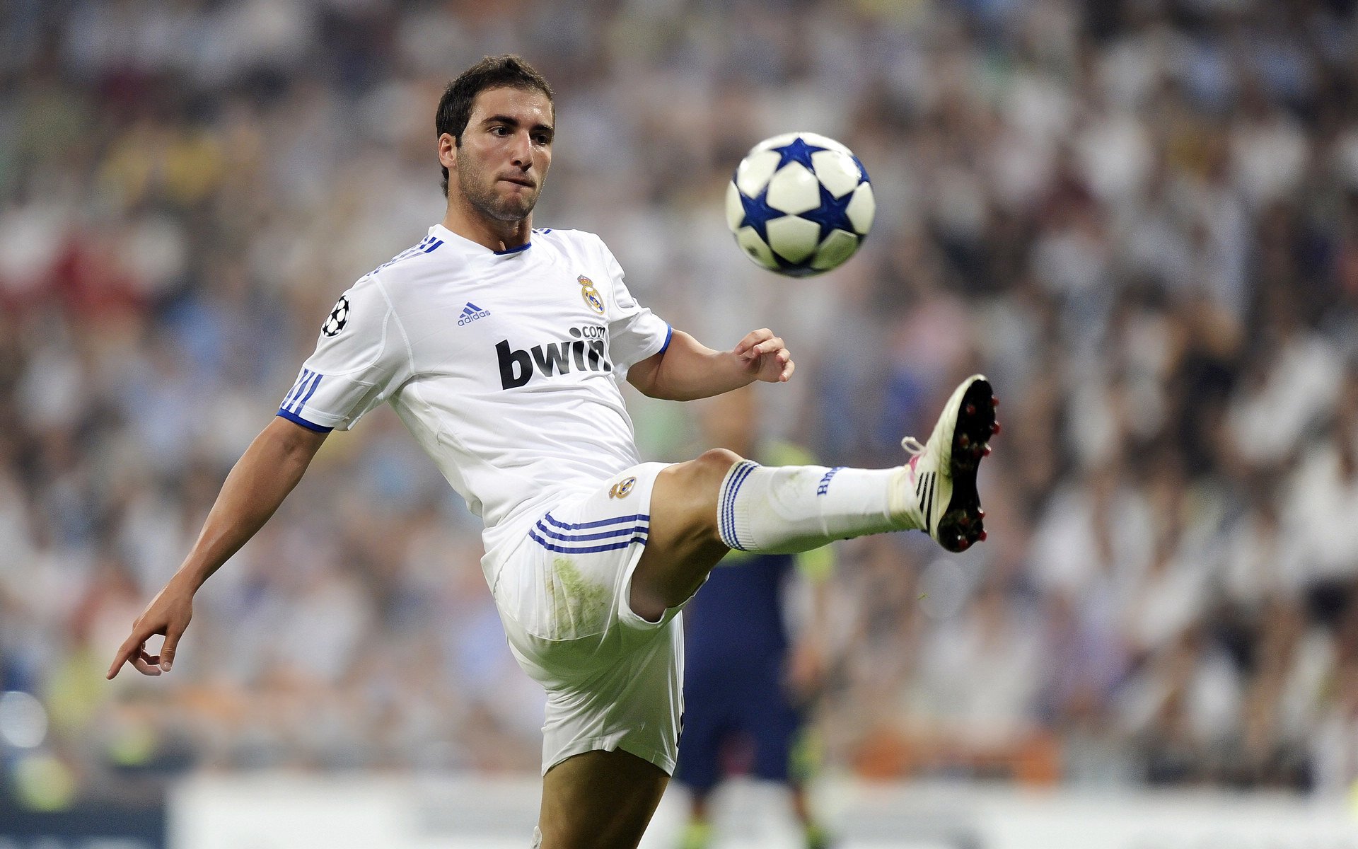 开拓者争冠战惊险胜出广厦队，欧文末节爆发成关键先生