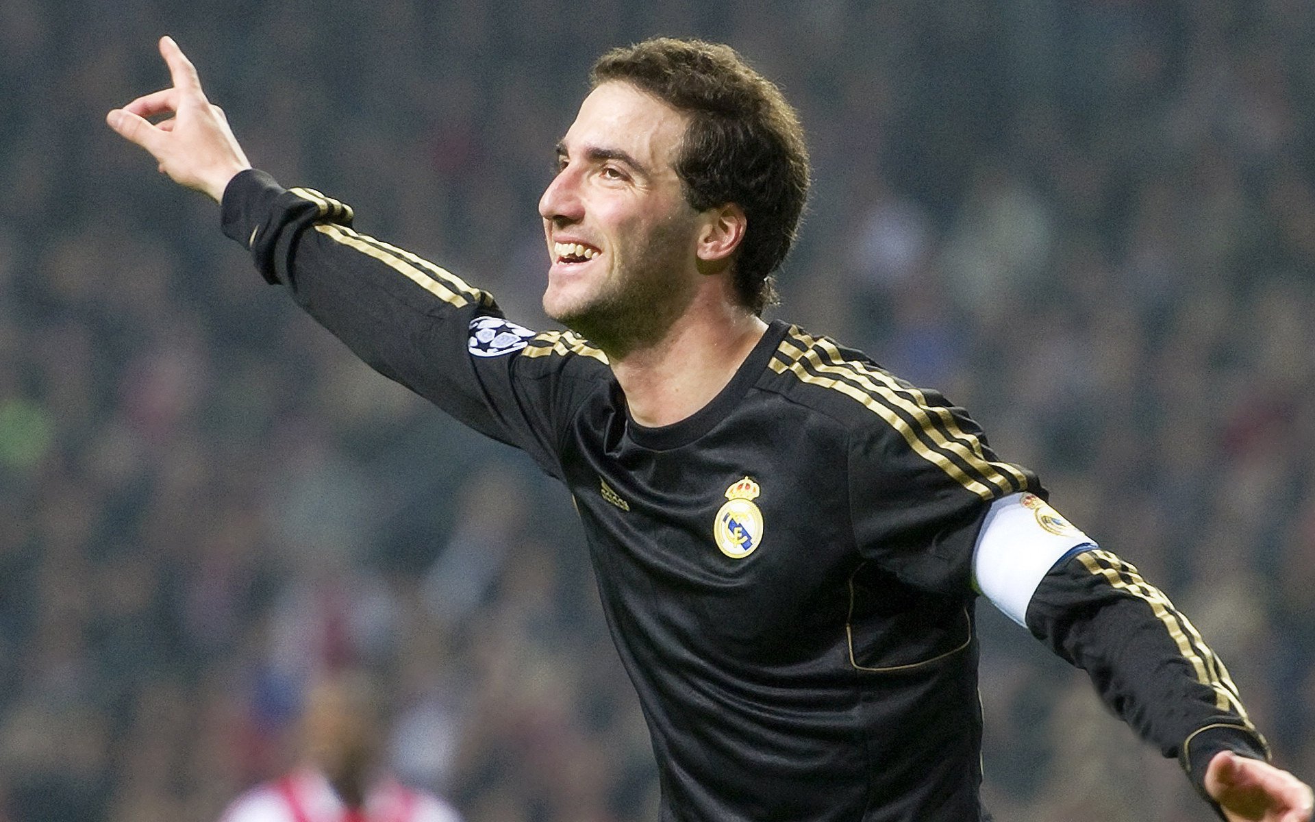 杰伦格林惊艳四座，火箭爵士单节风暴击溃国王